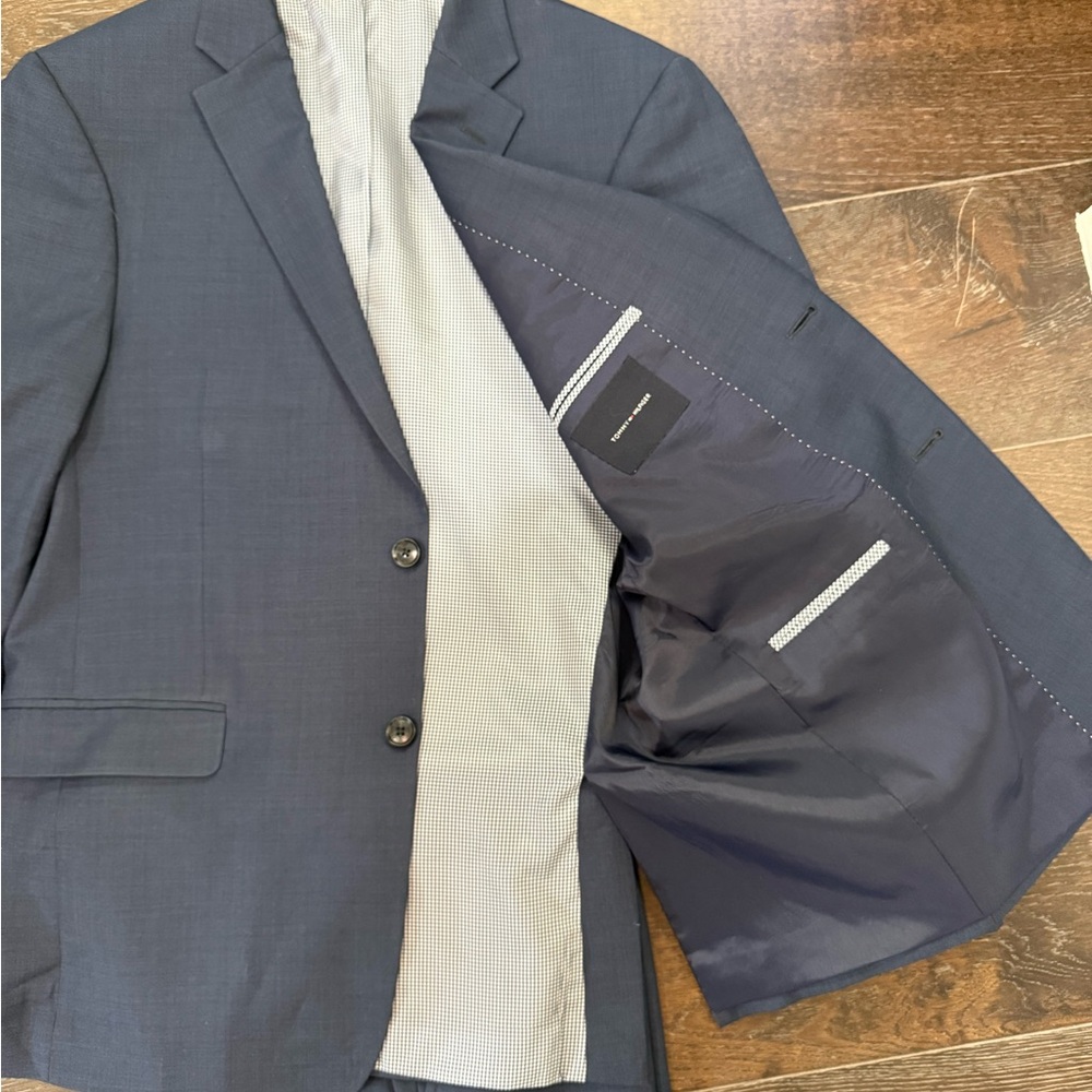 Tommy Hilfiger 3 piece suit - Picture 4 of 11